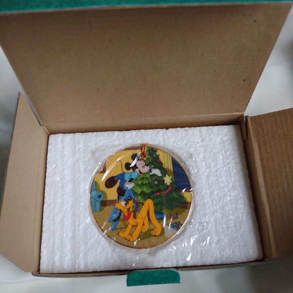 Walt Disney Collection Disc Ornament - Picture 4 of 5